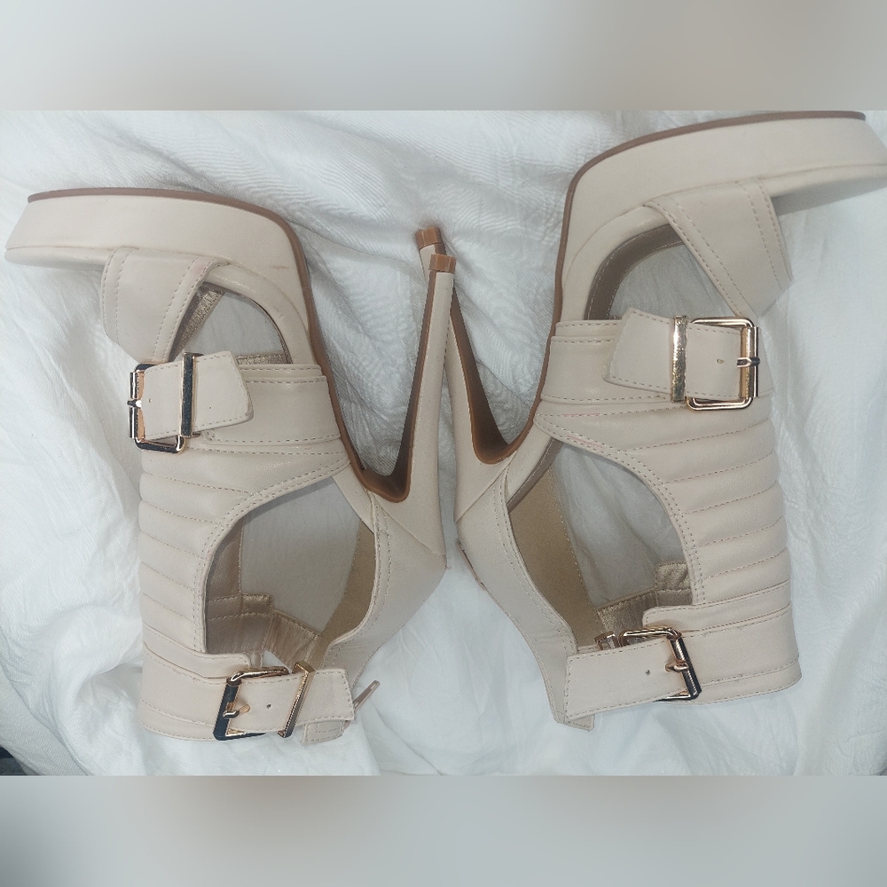 Cream Golden buckle heels